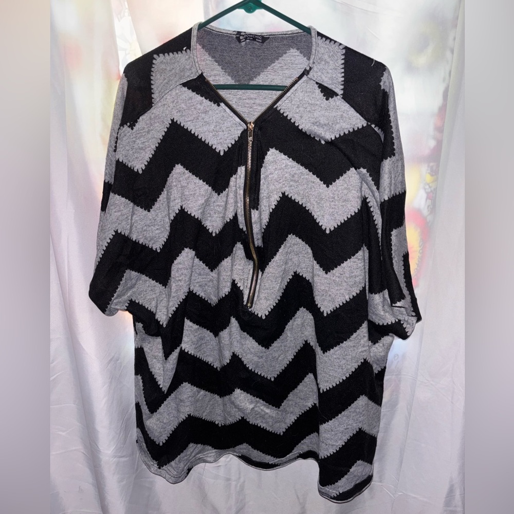 BloomChic Black & Gray Chevron Zip-Front Top